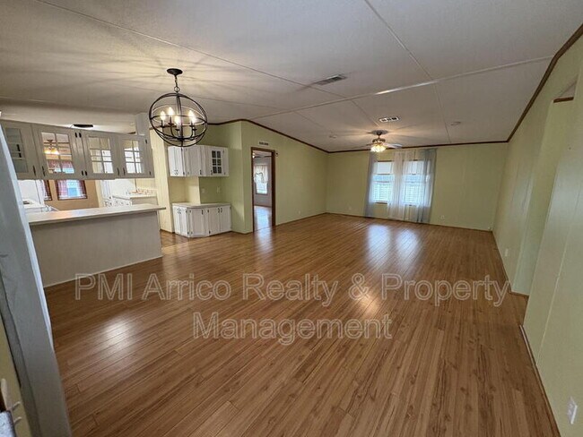 Building Photo - 616 Klickety Klak Ln