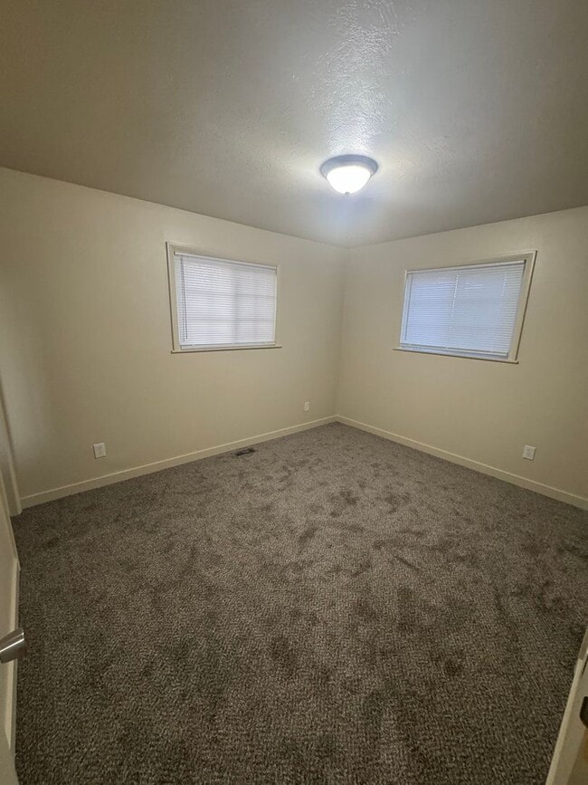 Building Photo - 3 bedroom, 2 bath Single Family Home, Vernal