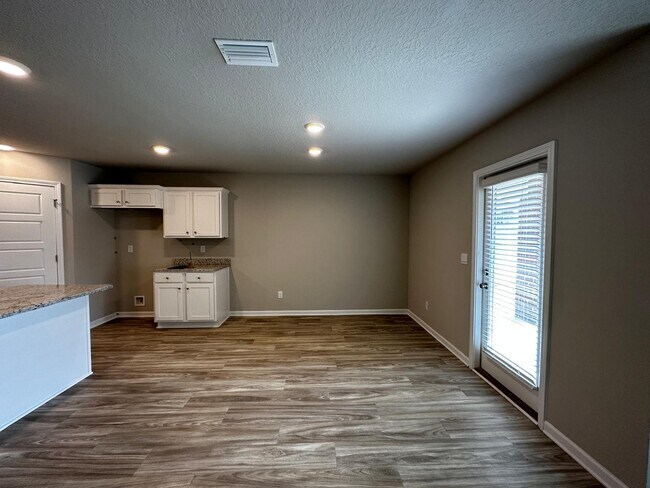 Building Photo - 2551 Arbordale Lp