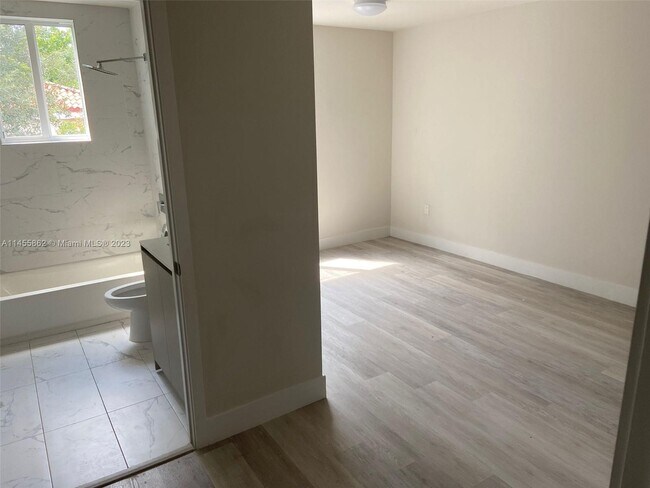 Building Photo - 2561 NE 193rd St