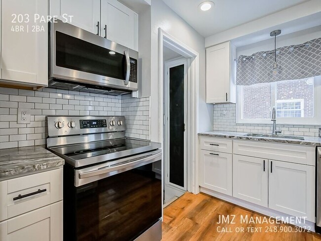 Building Photo - 203 Pare St