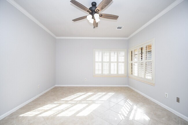 Building Photo - 4402 Jamaica Dr