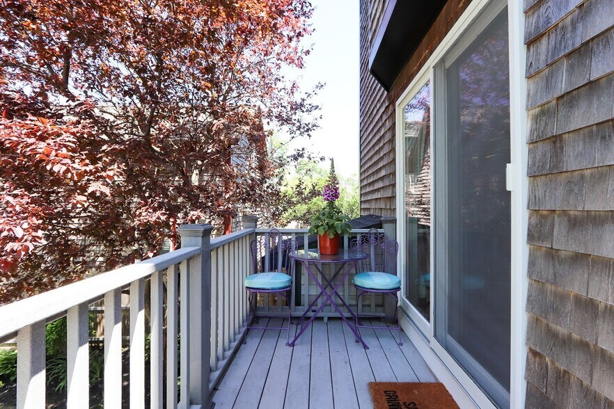 Building Photo - 491 Spring St