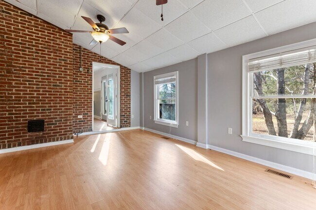 Building Photo - Beautiful 4 Bed 3.5 Bath Home on 20 Acres