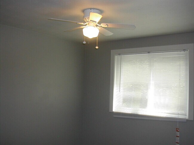 Building Photo - 249 Brookridge Ct
