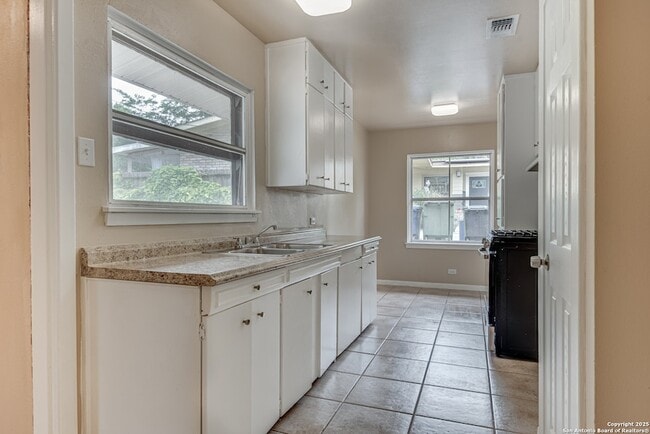 Building Photo - 211 Green Meadow Blvd