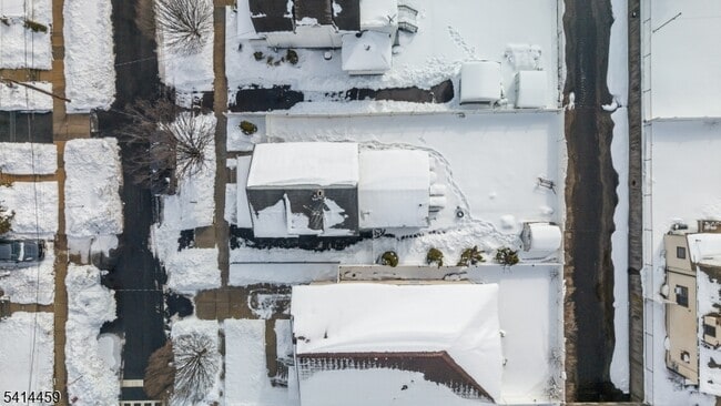 Building Photo - 529 Ainsworth St