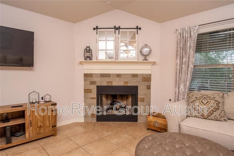 Building Photo - 4235 Fairmeadow Dr