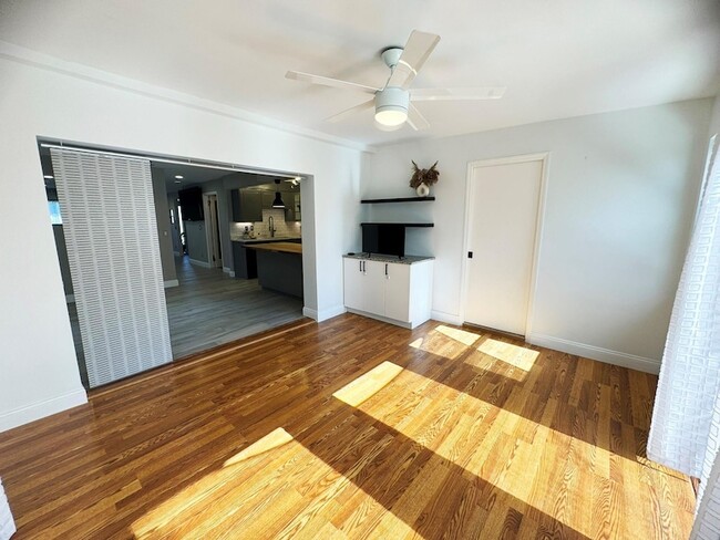 Building Photo - 321 Sandtree Dr