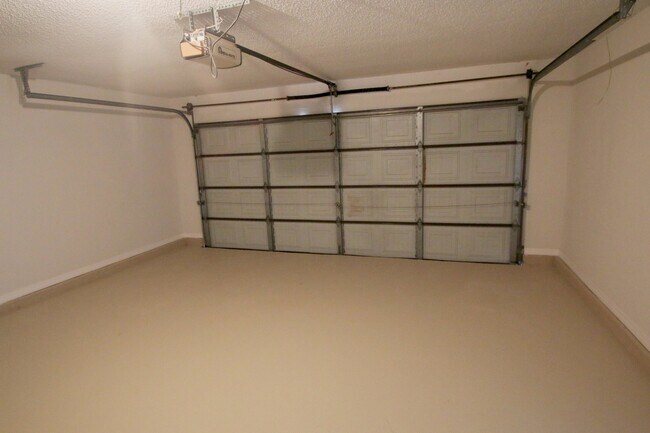 Building Photo - Spacious 3BR/2BA Home | Large Yard | Lawn Care Included | Prime Port St. Lucie Location