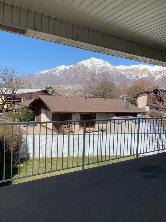 Building Photo - Must See! $800 in Rent Credit Upon Move In! 2 Bed 1 Bath Condo for Rent in Ogden