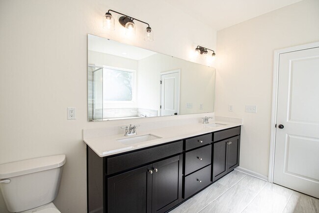 Building Photo - Great Wesley Chapel Location!