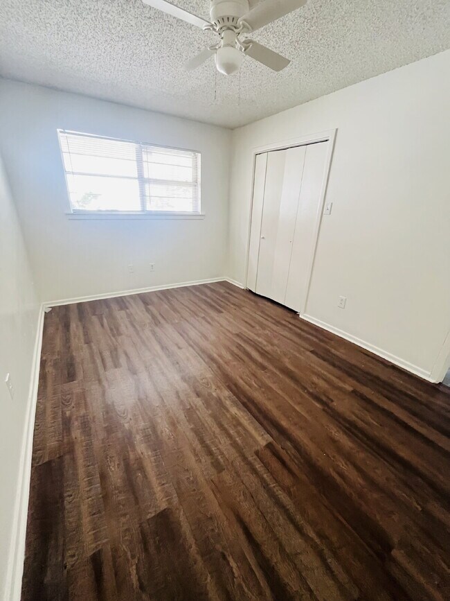 Building Photo - 2 Bedroom Duplex
