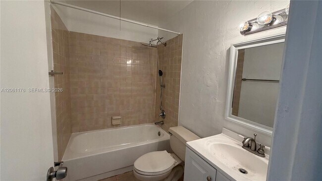 Building Photo - 2550 Riverside Dr