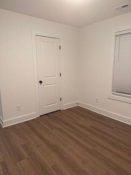 Building Photo - 150 Cherry St