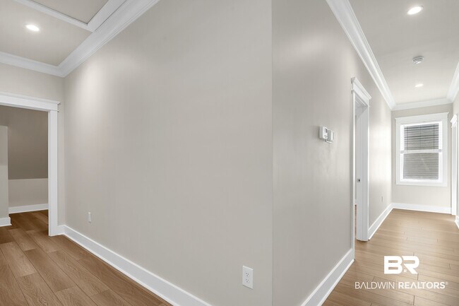 Building Photo - 27085 Park Dr