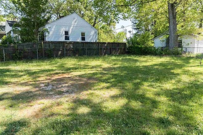 Building Photo - Comfortable Living in a Convenient Location