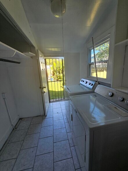 Building Photo - 7317 Cohn St