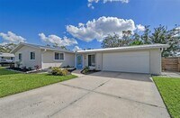Building Photo - 3442 Fairview Dr