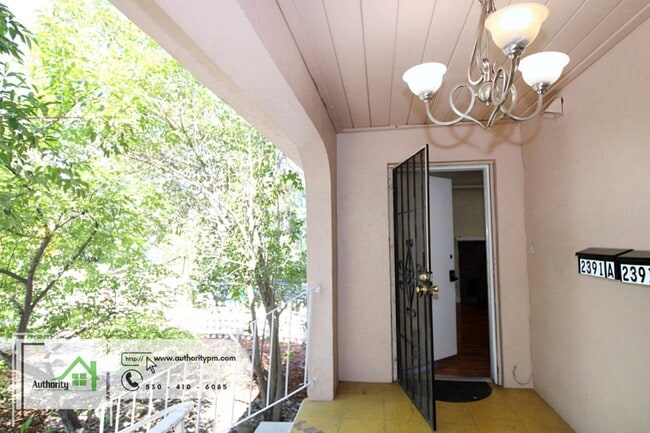 Building Photo - 2391 Placer St