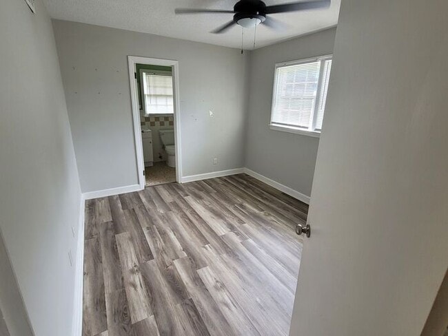 Building Photo - Southeast Columbia- Offering Self Guided Tour with RENTLY!