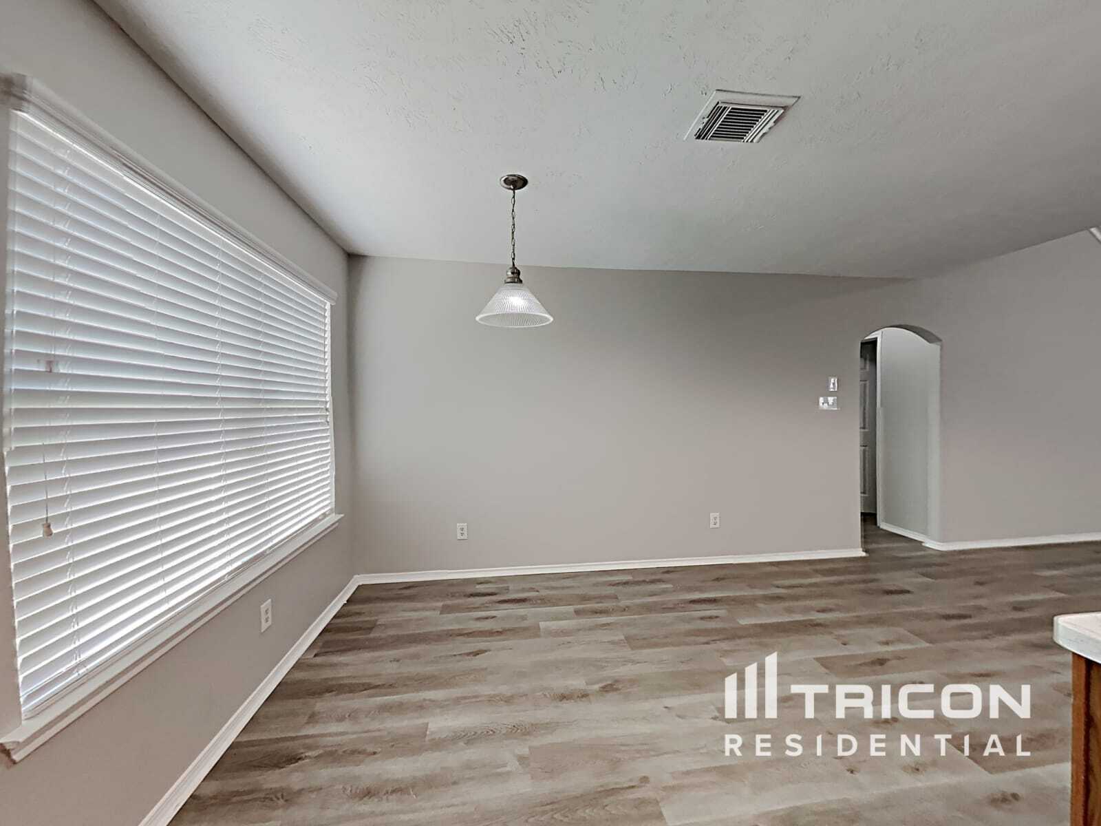 Building Photo - 18451 Sunrise Pines Dr