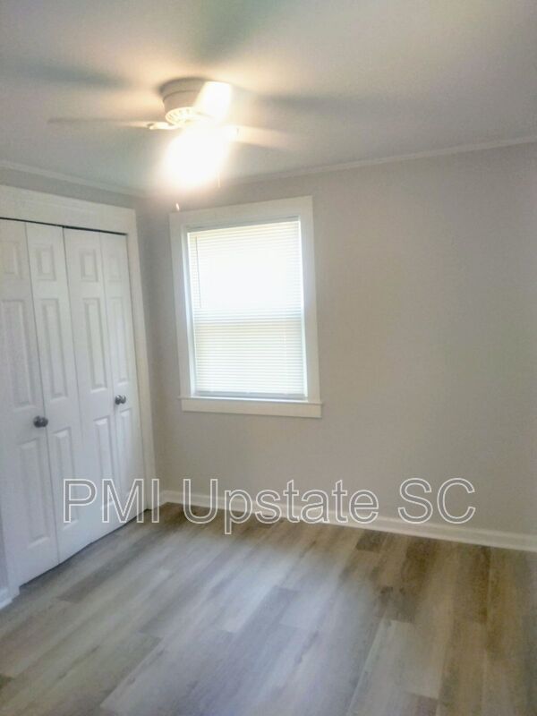 Building Photo - 201 Chandler Dr