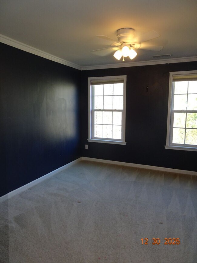 Building Photo - 4 Bedrooms, 3.5 Baths Townhouse