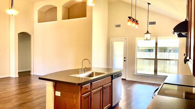Building Photo - 429 Foxcraft Dr