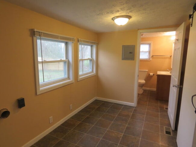 Building Photo - 106 Persimmon Way