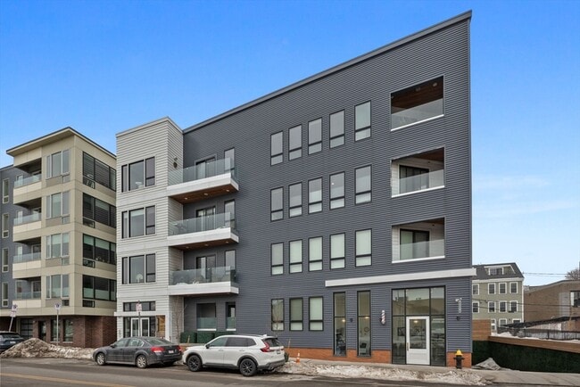 Building Photo - 377 W First St