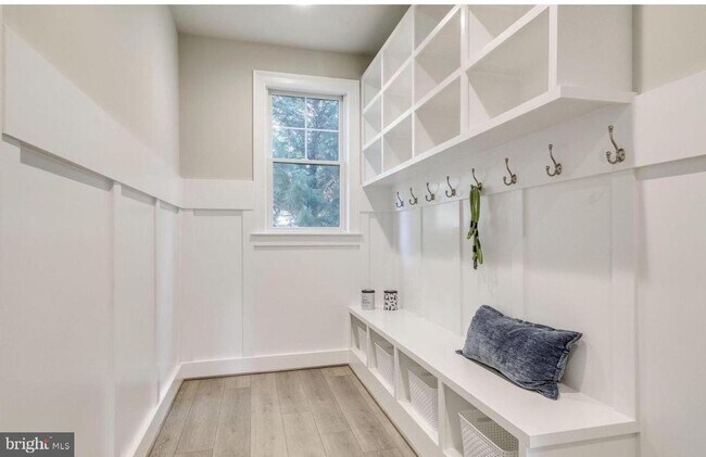 Building Photo - 6626 Moly Dr