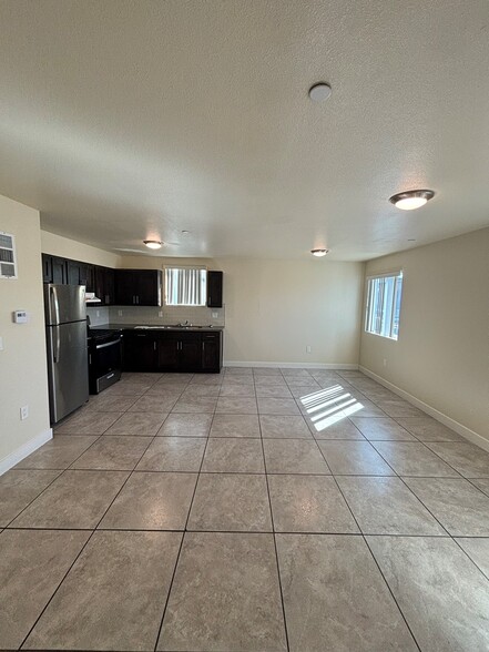 Building Photo - 123 1/2 E 88th St