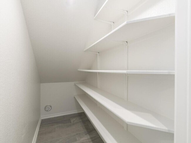 Building Photo - 9113 Garnet Dr
