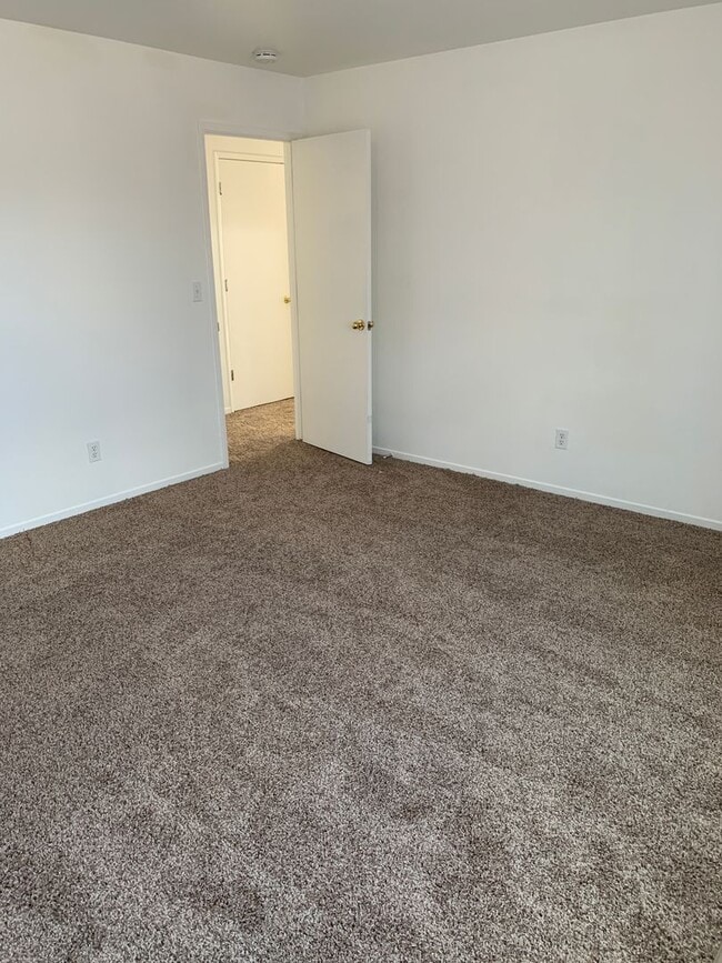 Building Photo - Beautiful 4 Bedroom 3 bath home in Merced!