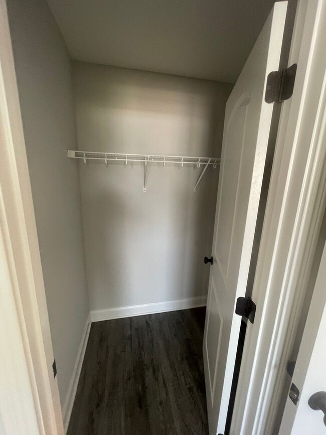 Building Photo - 2 Bed/2.5 Bath Townhome with Garage (Water/Sewer/Trash Included)