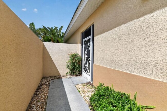 Building Photo - 118 Padova Way