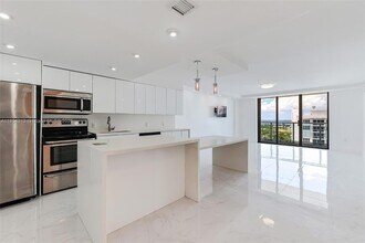 Building Photo - 5701 Collins Ave