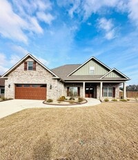 Building Photo - Luxury Living in Live Oak Preserve