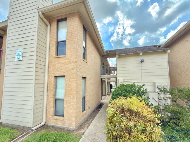 Building Photo - 5212 Butter Creek Ln
