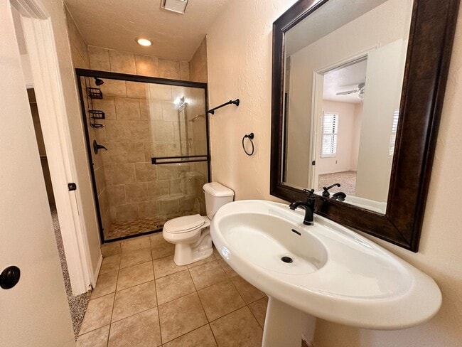 Building Photo - Spacious 4 Bed in Deer Creek