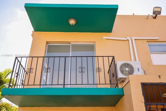 Building Photo - 3050 NW 21st Ave