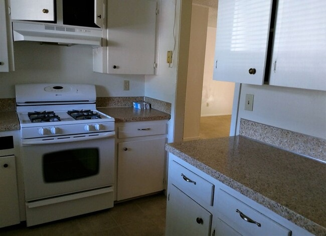 Building Photo - 1104 Cummings Ave