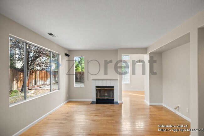 Building Photo - 514 Issac Ct