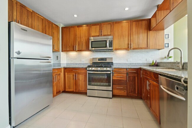Building Photo - 20 Newport Pkwy