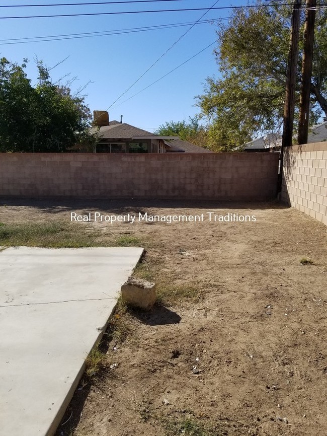 Building Photo - 3 + 1 Lancaster - Section 8 OK