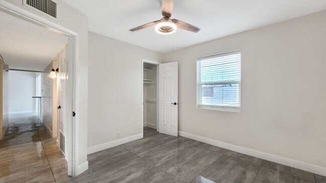 Building Photo - Gorgeous Remodel in Desirable North Central Phoenix Neighborhood