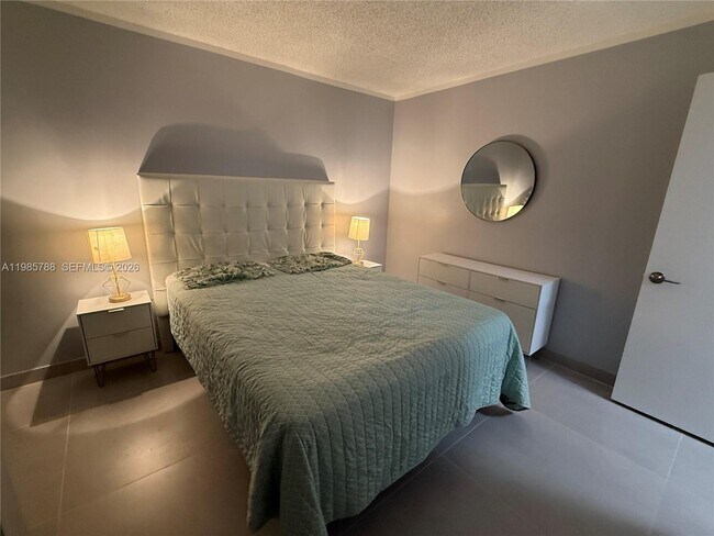 Building Photo - 950 Egret Cir