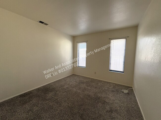 Building Photo - 840 Blue Ridge Dr