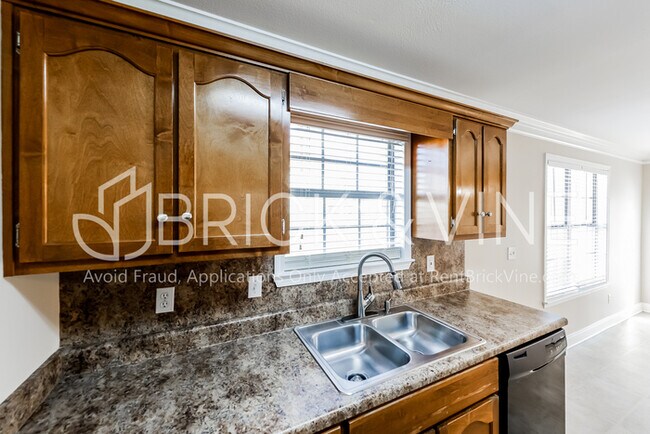 Building Photo - 229 Saratoga Ln